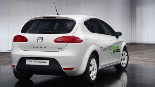 Seat heeft met de Leon Ecomotive al een zuinige Spanjaard in handen, maar met de elektrisch aangedreven Seat Leon Twin Drive Ecomotive gaat het merk nog een flinke stap verder. De productieversie staa