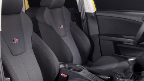 De Leon FR krijgt de 2,0 liter TFSI met 200 pk in het vooronder en waar kennen we die motor nog meer van? Juist, van de Golf GTI.