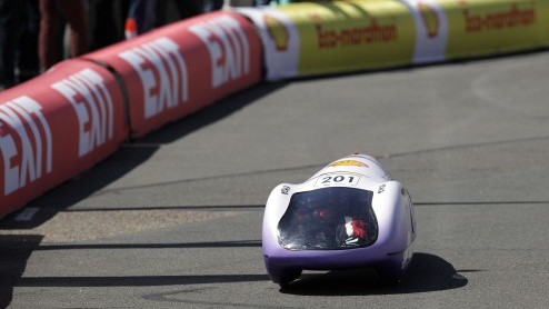 In de Shell Eco-marathon 2014 kon het winnende voertuig van studententeam H2A voor nog geen 22 euro aan elektriciteit de wereld rond rijden.