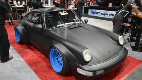 Het Las Vegas Convention Center staat deze dagen volledig in het teken van de SEMA Show. D beurs op het gebied van tuning en performance. Eens kijken wat de show allemaal te bieden heeft.