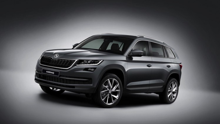 Skoda Kodiaq is nu live onthuld in Berlijn. De nieuwe SUV zit vol met ruimte en zet een aantal leuke primeurs op zijn naam voor extra praktisch gemak. Bekijk hier de beelden.