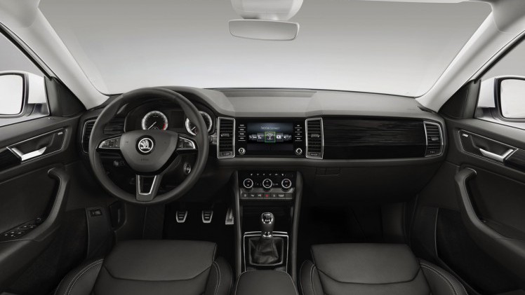 Skoda Kodiaq is nu live onthuld in Berlijn. De nieuwe SUV zit vol met ruimte en zet een aantal leuke primeurs op zijn naam voor extra praktisch gemak. Bekijk hier de beelden.