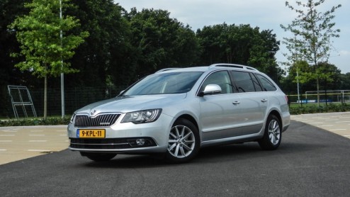 Test Skoda Superb Combi Greenline, die voor 2013 een facelift onderging en met zijn 1.6 TDI diesel weer in aanmerking komt voor 20% bijtelling.