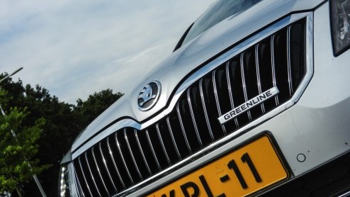 Test Skoda Superb Combi Greenline, die voor 2013 een facelift onderging en met zijn 1.6 TDI diesel weer in aanmerking komt voor 20% bijtelling.