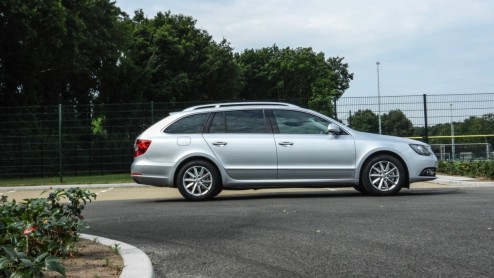 Test Skoda Superb Combi Greenline, die voor 2013 een facelift onderging en met zijn 1.6 TDI diesel weer in aanmerking komt voor 20% bijtelling.