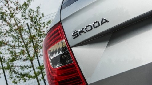 Test Skoda Superb Combi Greenline, die voor 2013 een facelift onderging en met zijn 1.6 TDI diesel weer in aanmerking komt voor 20% bijtelling.