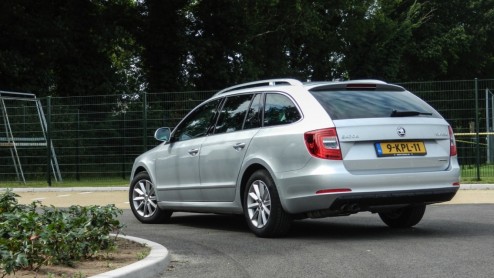 Test Skoda Superb Combi Greenline, die voor 2013 een facelift onderging en met zijn 1.6 TDI diesel weer in aanmerking komt voor 20% bijtelling.