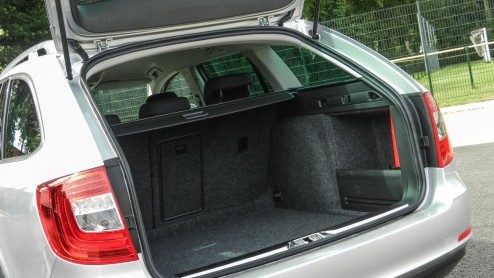 Test Skoda Superb Combi Greenline, die voor 2013 een facelift onderging en met zijn 1.6 TDI diesel weer in aanmerking komt voor 20% bijtelling.