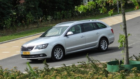 Test Skoda Superb Combi Greenline, die voor 2013 een facelift onderging en met zijn 1.6 TDI diesel weer in aanmerking komt voor 20% bijtelling.