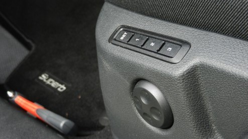Test Skoda Superb Combi Greenline, die voor 2013 een facelift onderging en met zijn 1.6 TDI diesel weer in aanmerking komt voor 20% bijtelling.