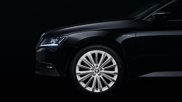 De Skoda Superb Black Crystal speelt glanzende hoofdrol in Design en Fashion week van Praag.