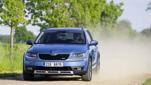 Skoda presenteerde op de Autosalon van Genve in maart dit jaar de Octavia Combi Scout. De stoere modderversie heeft iets meer bodemvrijheid en standaard 4WD aan boord. Er is keuze uit twee motoren.