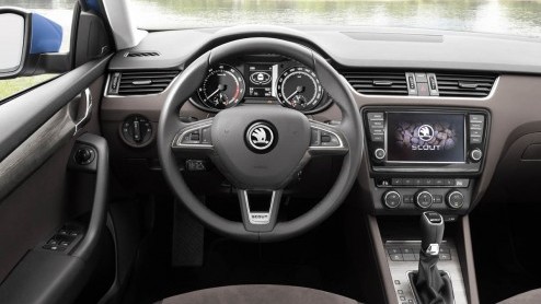Skoda presenteerde op de Autosalon van Genve in maart dit jaar de Octavia Combi Scout. De stoere modderversie heeft iets meer bodemvrijheid en standaard 4WD aan boord. Er is keuze uit twee motoren.