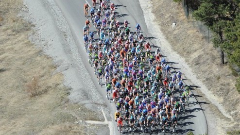 Skoda in Tour de France met Octavia en speciaal geprepareerde Superb.