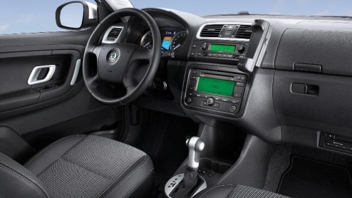 De 'onderkant' van het leveringsprogramma van de Skoda Fabia Combi wordt uitgebreid met de 1.2 6V benzinemotor die 60 pk sterk is. Hij wordt er geen druppel zuiger door, maar laat je wel voor minder g