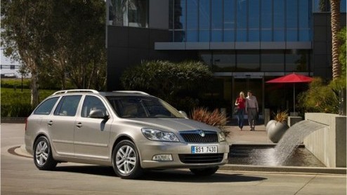 Op basis van impressies werd op internet al een poging gedaan de vernieuwde Skoda Octavia in beeld te brengen. Vandaag zijn vanuit Skoda zelf  onbedoeld  officile kiekjes van de Tsjech uitgelekt. H