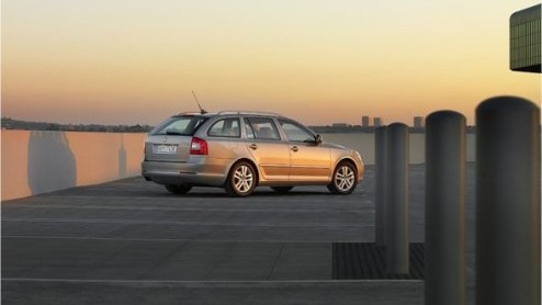 Op basis van impressies werd op internet al een poging gedaan de vernieuwde Skoda Octavia in beeld te brengen. Vandaag zijn vanuit Skoda zelf  onbedoeld  officile kiekjes van de Tsjech uitgelekt. H