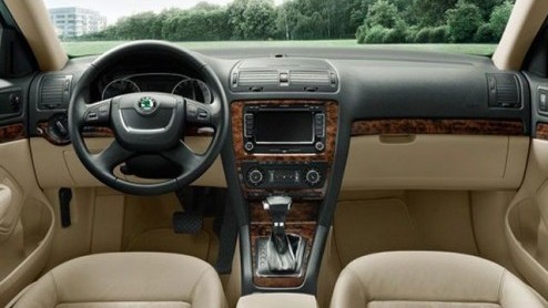 Op basis van impressies werd op internet al een poging gedaan de vernieuwde Skoda Octavia in beeld te brengen. Vandaag zijn vanuit Skoda zelf  onbedoeld  officile kiekjes van de Tsjech uitgelekt. H