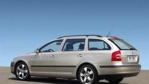 Terwijl de nieuwe koda Octavia het licht heeft gezien op de Autosalon van Parijs, wordt het huidige model nog een keer in de spotlights gezet. Last but not least is de Skoda Octavia Combi Ultimate Ed