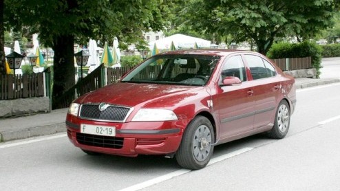 Skoda is druk bezig met het testen van de nieuwe Octavia. Het model krijgt namelijk een facelift. De auto rijdt immers alweer dik twee jaar rond.
