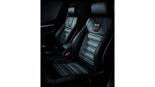 Nu de vernieuwde Skoda Octavia is voorgesteld komt Skoda nog snel in Engeland met een vlot uitzwaai exemplaar van de huidige generatie, de vRS Limited Edition. Er zijn twee smaken beschikbaar maar mee