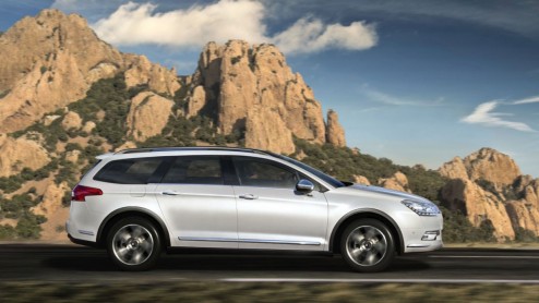 Citron C5 CrossTourer met 20% of 25% bijtelling naar de dealer. Meerprijs slechts 1000 euro ten opzichte van de reguliere versies zonder stoer jasje.