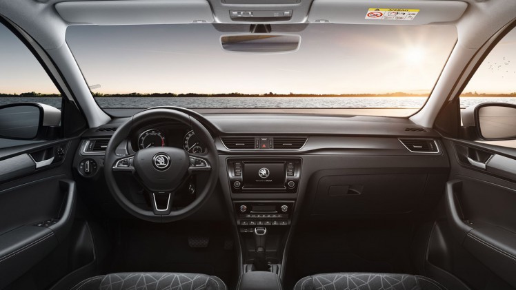Skoda levert diverse modellen met extra voordeel. Zo zijn er de Clever uitvoeringen van de Fabia en Rapid en een Tech pakket voor de Octavia en Superb.