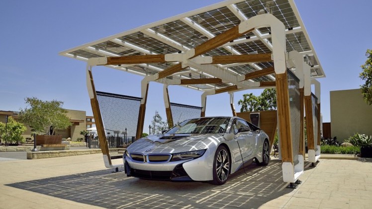 BMW toont slimme laadconcepten voor de BMW i modellen met 360 Electric en de BMW Energy Storage Concept.