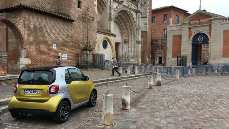 De Smart-modellen zijn er nu ook als Electric Drive. Hoe ver komen de auto's in de praktijk? AutoVandaag zocht het uit met een rijtest in Toulouse.