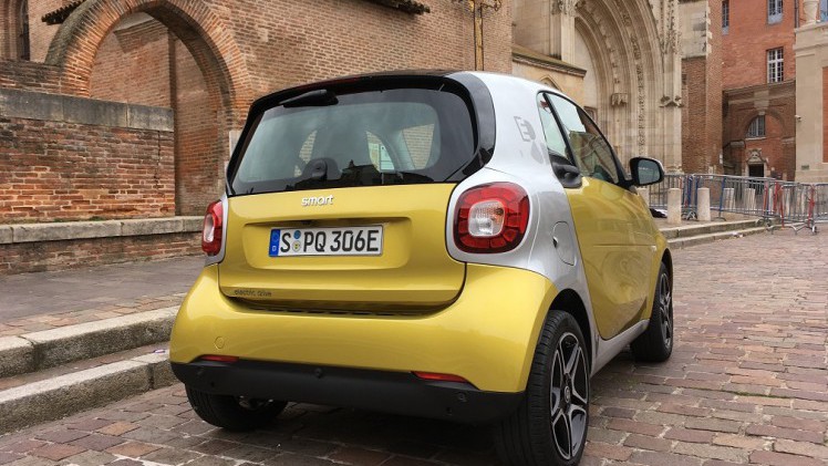 De Smart-modellen zijn er nu ook als Electric Drive. Hoe ver komen de auto's in de praktijk? AutoVandaag zocht het uit met een rijtest in Toulouse.