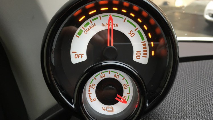 De Smart-modellen zijn er nu ook als Electric Drive. Hoe ver komen de auto's in de praktijk? AutoVandaag zocht het uit met een rijtest in Toulouse.
