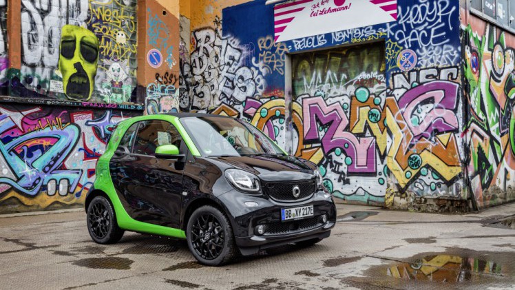 Smart heeft de standaarduitrusting van de Electric Drive-modellen bekendgemaakt. De elektrische Smart is vanaf nu te bestellen en daarmee zijn ook de prijzen bekend.