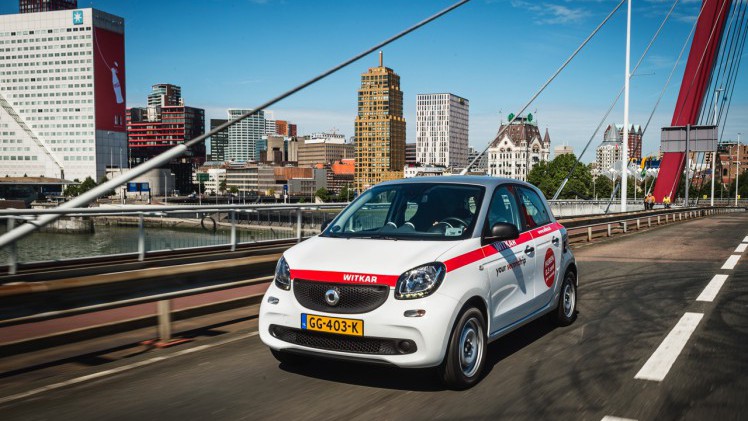 De Witkar is terug in Nederland. De stad Rotterdam omarmt 50 exemplaren van de smart forfour voor freefloating autoverhuur in het centrum van de Havenstad.