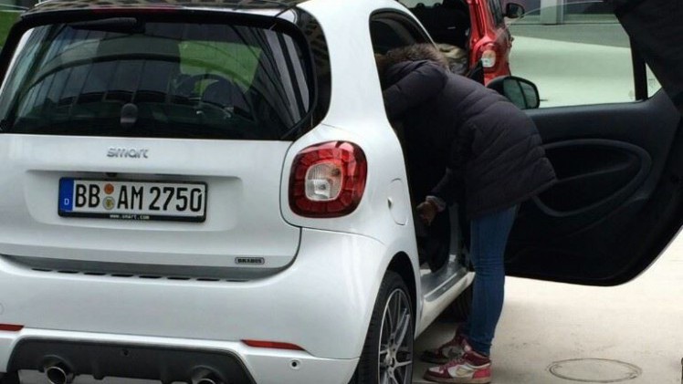 Smart fortwo en forfour BRABUS zijn helemaal af. De nieuwe 453-generatie mag rekenen op twee dubbele uitlaatpijpen en minimaal 110 pk. Het doet gaat er op de Autoshow van Peking af.