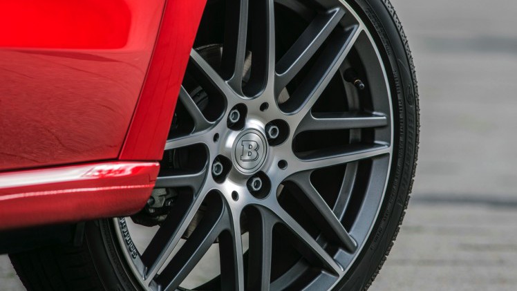 Autotest nieuwe smart BRABUS fortwo en forfour. Het sportieve duo met 109 pk turbomotor en twinamic automaat heeft meer in hun mars dan ooit en we mochten er zelfs het circuit mee op.