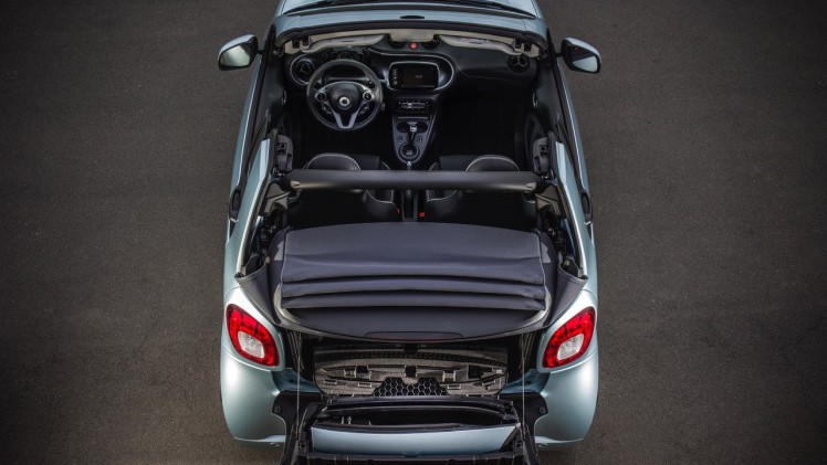 Autotest nieuwe smart BRABUS fortwo en forfour. Het sportieve duo met 109 pk turbomotor en twinamic automaat heeft meer in hun mars dan ooit en we mochten er zelfs het circuit mee op.