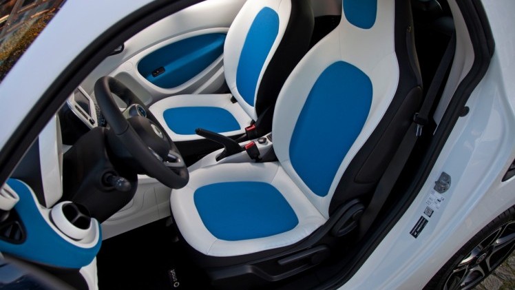 Autotest nieuwe Smart fortwo met twinamic automaat gereden in Stuttgart. De nieuwe transmissie is een aanwinst voor de tweezitter om lekker vlot en toch zuinig door de stad te rijden.