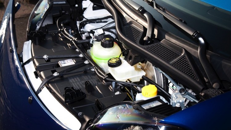 Autotest nieuwe Smart fortwo met twinamic automaat gereden in Stuttgart. De nieuwe transmissie is een aanwinst voor de tweezitter om lekker vlot en toch zuinig door de stad te rijden.