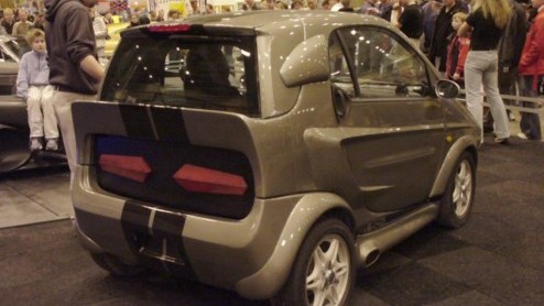Bij de concullega's van Autoblog kwam ik een wel heel erg lachwekkende auto tegen. Hou je vast.