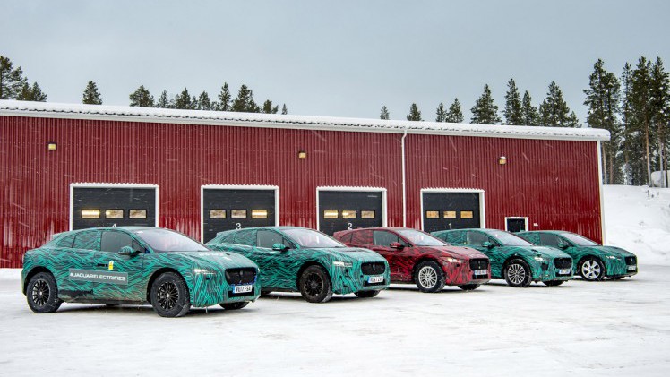 Jaguar testte de nieuwe elektrische I-Pace onder polaire omstandigheden. 1 maart wordt de auto definitief onthuld.