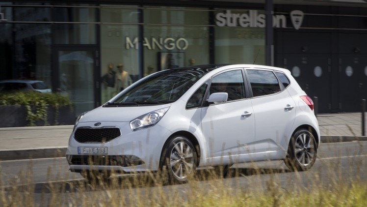 Prijzen en uitvoeringen vernieuwde Kia Venga, die vanaf februari 2015 bij de dealer staat.