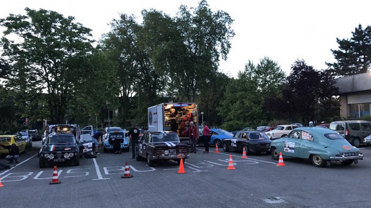 Ruben en Quinten van het AutoVandaag team rijden de derde dag van de Tulpenrally en komen op een flinke achterstand.