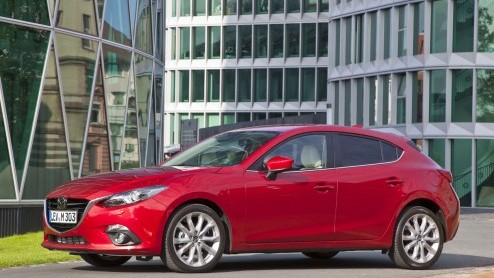 Mazda zet introductie Mazda3 kracht bij met Challengers, onder wie Nederlander Gerwin Hoogendoorn, de uitvinder van de senz paraplu.