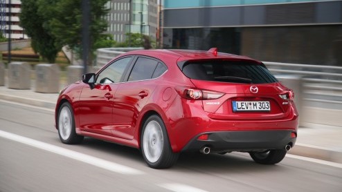 Mazda zet introductie Mazda3 kracht bij met Challengers, onder wie Nederlander Gerwin Hoogendoorn, de uitvinder van de senz paraplu.