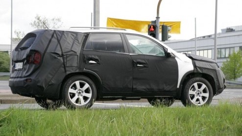 De Kia Sorento deed in 2002 zijn intrede, en met succes. Deze Koreaanse SUV laat goede verkoopcijfers zien, maar krijgt het door toenemende concurrentie, en ondanks de facelift in 2006 wel wat moeilij