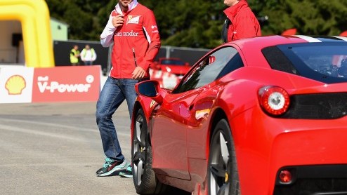 Met Shell en Ferrari's op Spa Francorchamps. Testrijden met meetapparatuur om reacties van het lichaam te analyseren.