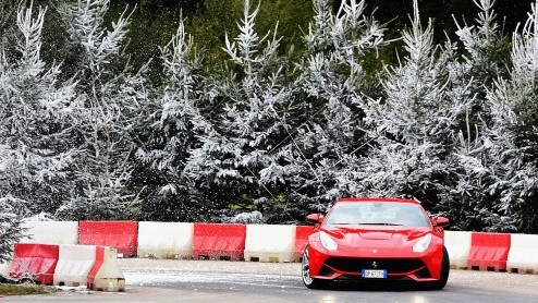 Met Shell en Ferrari's op Spa Francorchamps. Testrijden met meetapparatuur om reacties van het lichaam te analyseren.