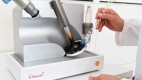 Met Shell en Ferrari's op Spa Francorchamps. Testrijden met meetapparatuur om reacties van het lichaam te analyseren.