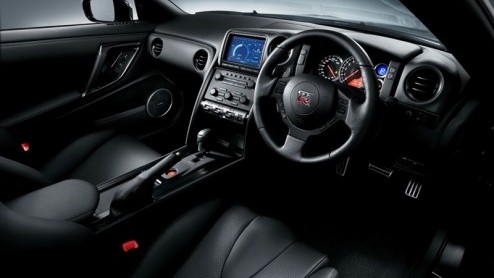 Nissan heeft met de Nissan GT-R een begeerlijke snelheidsduivel in handen. Echter, de drang naar meer beantwoordt het merk nu met de GT-R SpecV, die nog sportiever oogt, en krachtiger is.