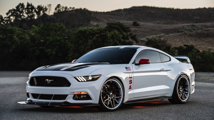 Wit met zwart is hij, deze bijzondere Mustang, de kleuren van de Apollo ruimteschepen uit de jaren 60 en 70. Ford wil met dit exemplaar de Apollo-missies eren.